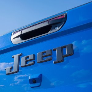 Jeep J6-02.jpg